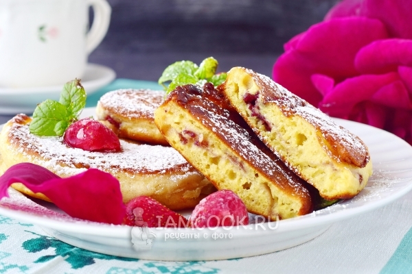 Рецепт оладий на кефире со сладкой начинкой