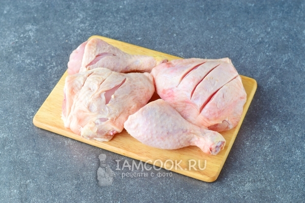 Сделать на курице надрезы