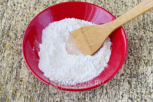 Размешать сухие ингредиенты