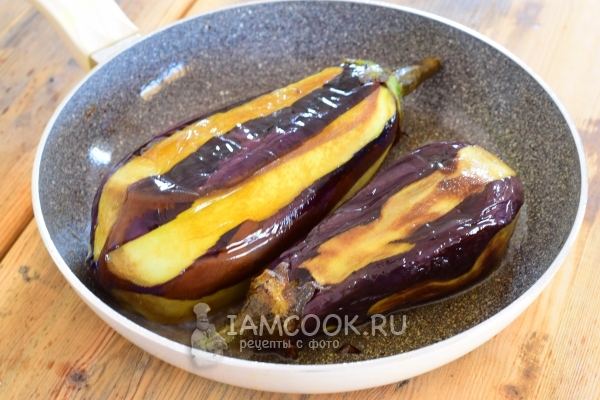 Обжарить баклажаны