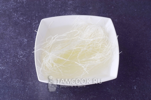 Залить фунчозу кипятком