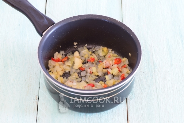 Обжарить овощи