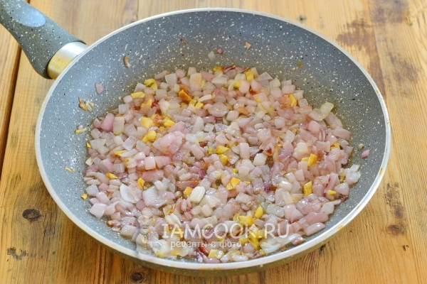 Пожарить лук с чесноком