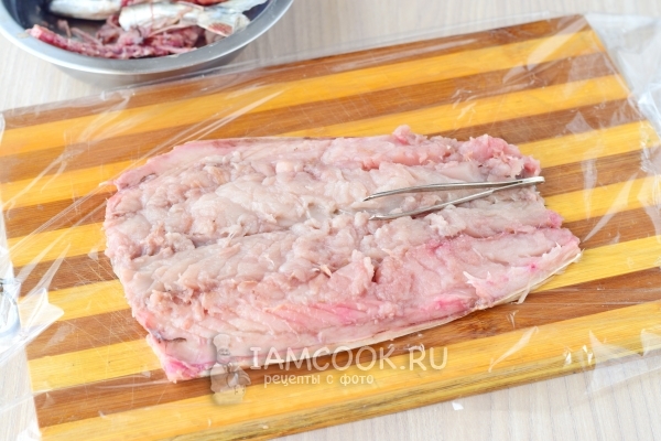 Удалить из рыбы косточки