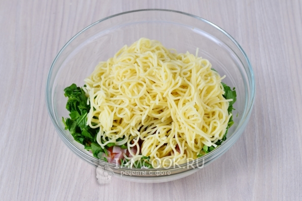 Добавить макароны