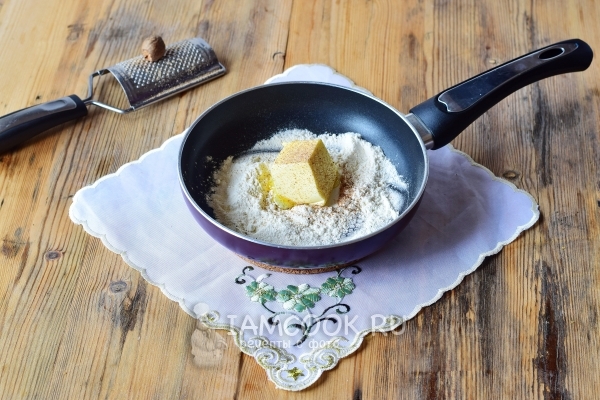 Всыпать мускатный орех