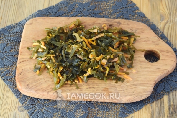 Порезать маринованную капусту