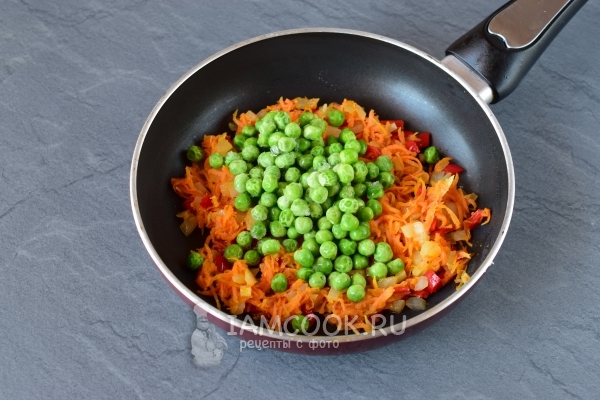 Обжарить овощи