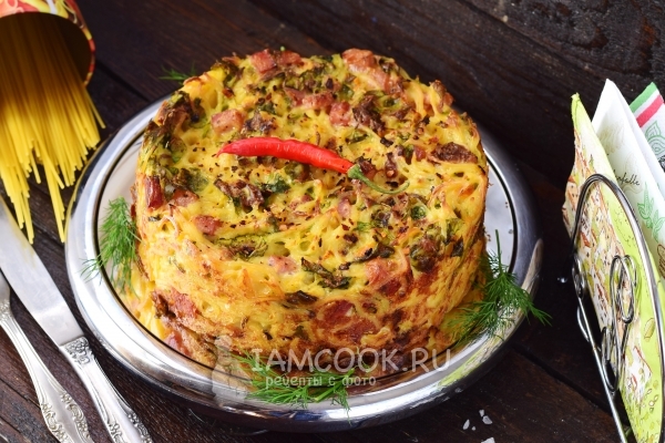Фото пирога из спагетти со шпинатом и ветчиной