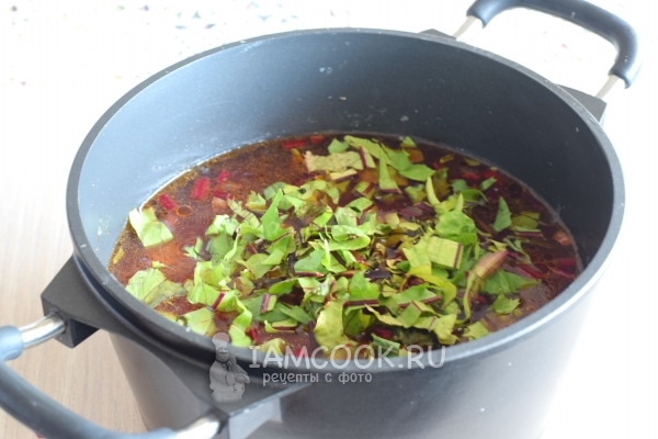 Добавить свекольную ботву