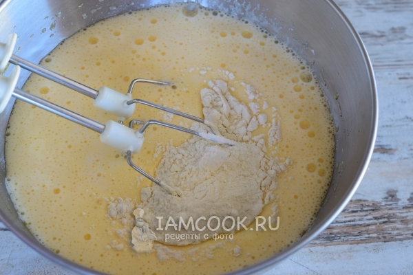 Всыпать муку