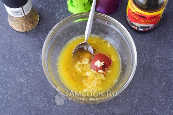 Соединить компоненты маринада