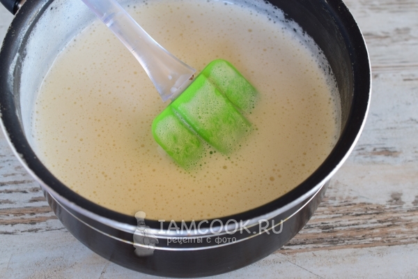 Влить молоко