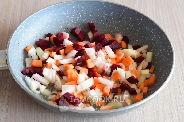 Обжарить овощи