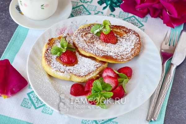Фото оладий на кефире со сладкой начинкой