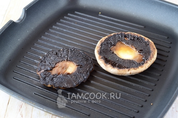 Обжарить грибы