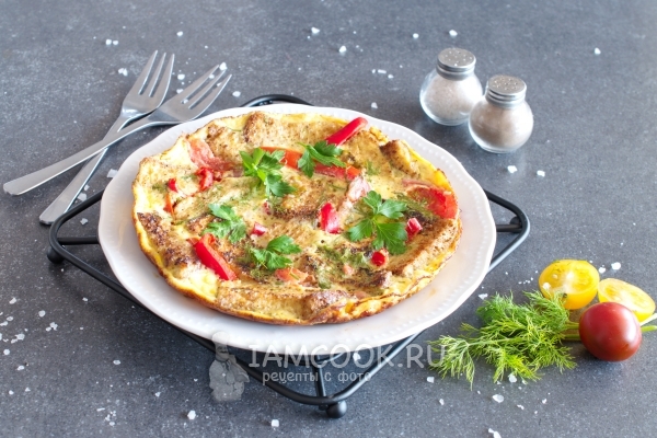 Фото омлета с хлебом на сковороде