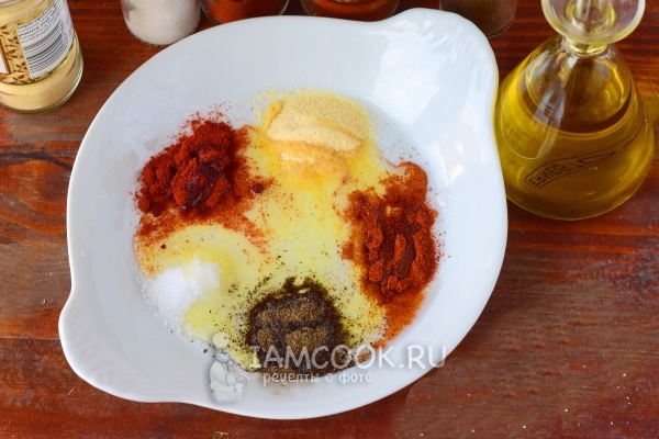 Влить масло