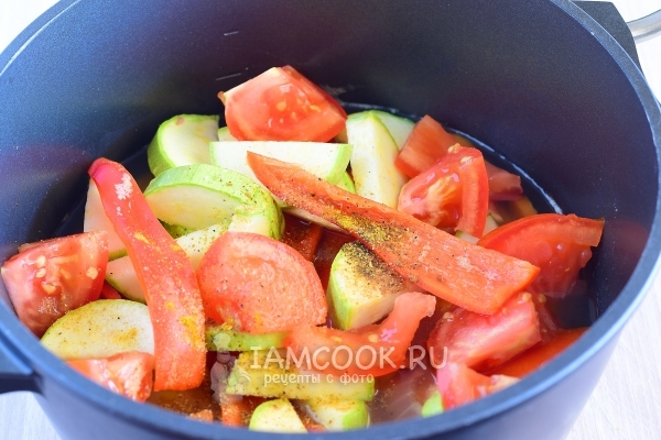 Всыпать соль и перец