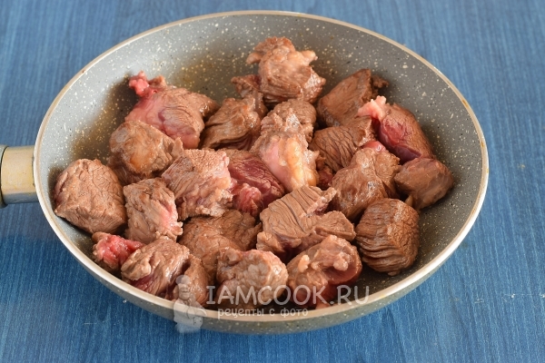 Обжарить мясо