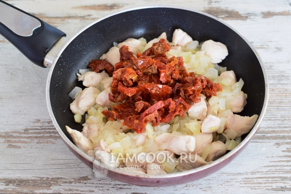 Положить помидоры