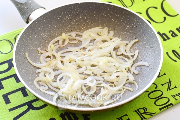 Обжарить лук
