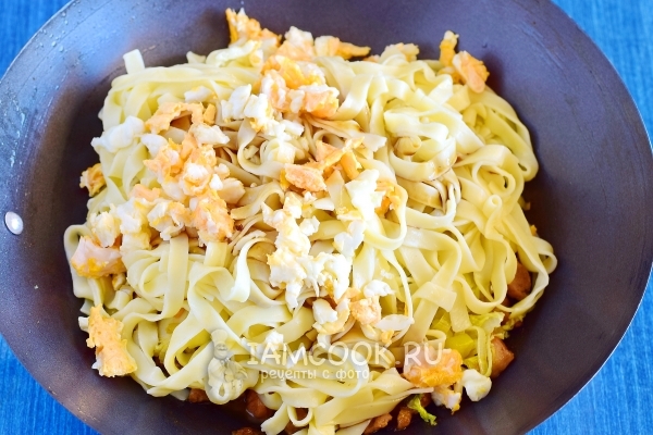 Добавить яйца