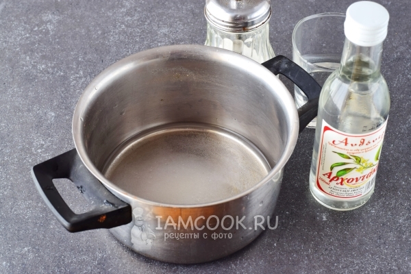 Всыпать в воду сахар