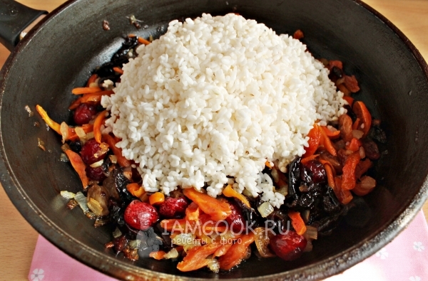 Положить рис