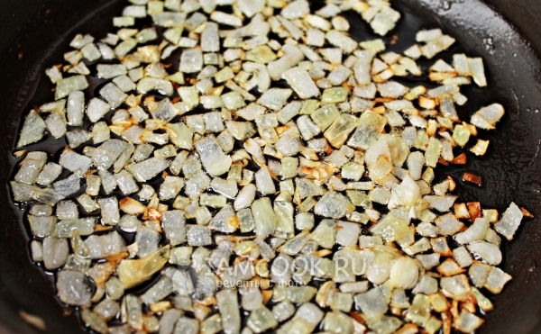 Обжарить лук