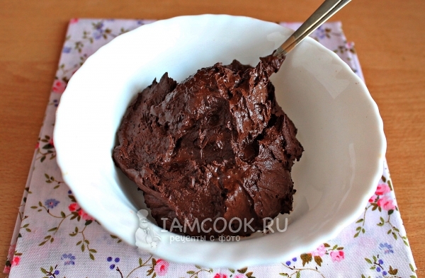 Размешать молоко с какао