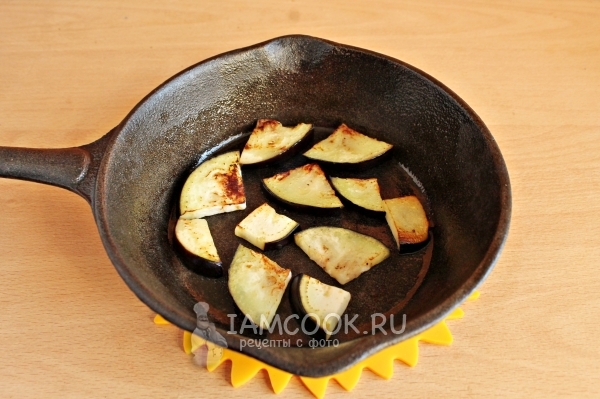 Обжарить баклажан