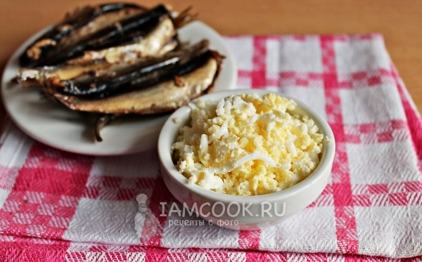 Натереть яйца