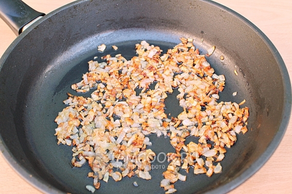 Обжарить лук