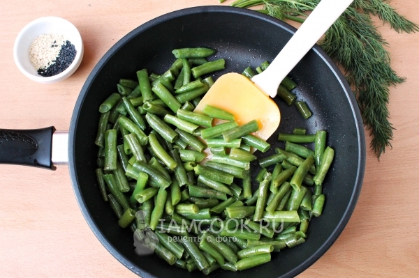 Обжарить фасоль