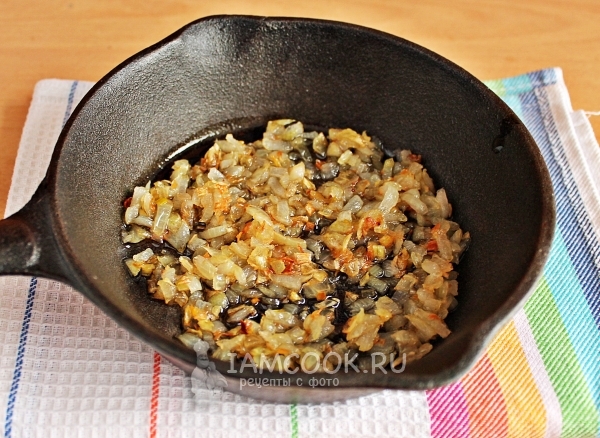 Обжарить лук