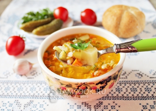 Рецепт постного рассольника с перловкой и солеными огурцами