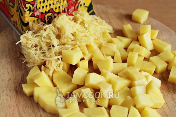 Потереть и порезать картофель