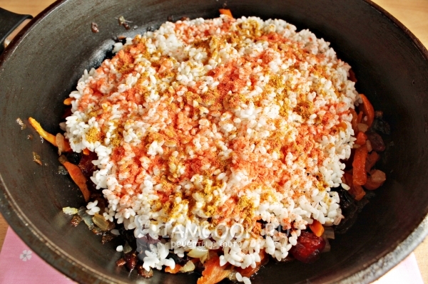 Всыпать соль и специи