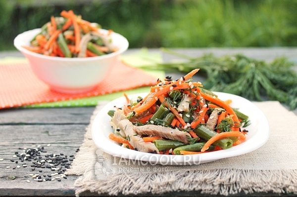 Салат с фасолью и корейской морковью