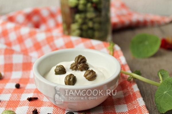 Сметана с каперсами из настурции