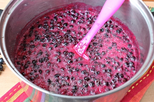 Проварить смородину с сахаром