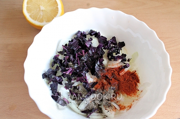 Влить сок лимона