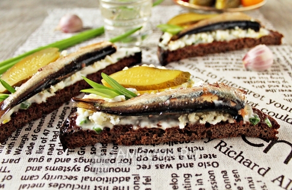 Рецепт бутербродов со шпротами с черным хлебом