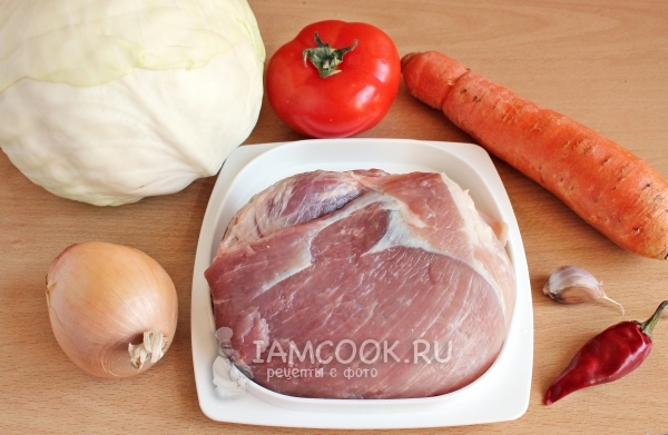 Ингредиенты для бигуса из свежей капусты и мяса