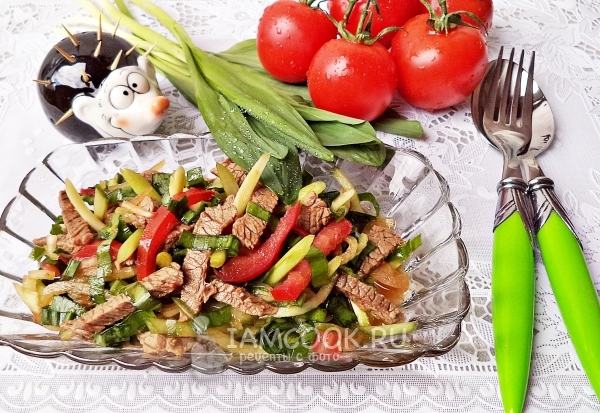 Фото салата с говядиной и черемшой