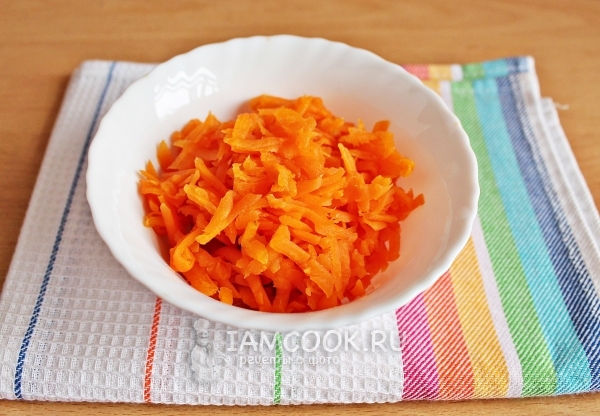 Натереть морковь