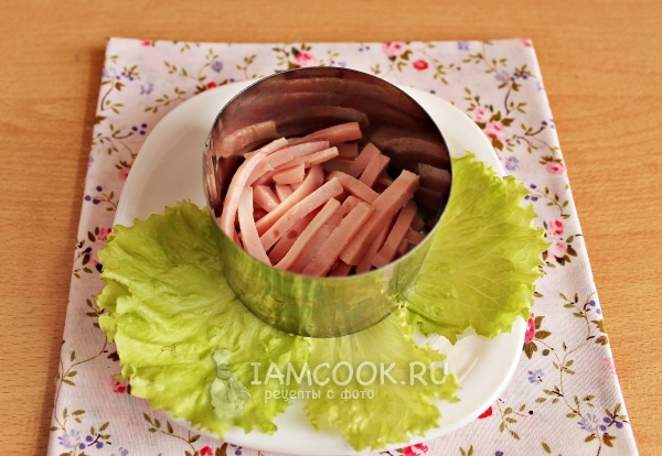 Выложить слой ветчины