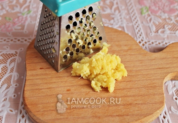 Натереть имбирь
