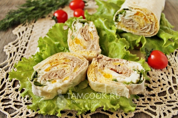 Фото рулета из лаваша с печенью трески